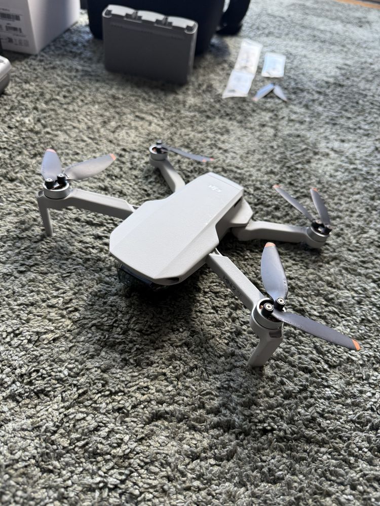 Drone DJI Mini 2 SE (Fly More Combo)