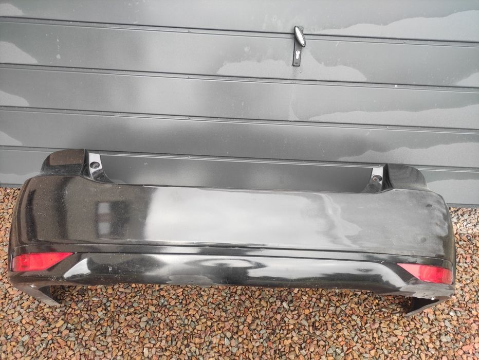 Toyota Avensis FL zderzak tył sedan 12-15