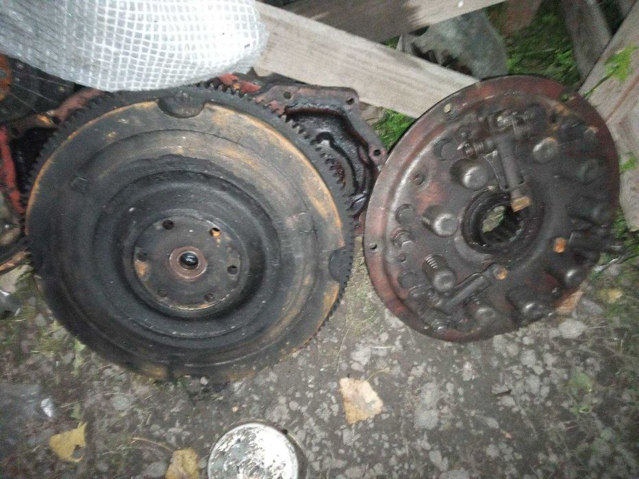 Продам екскаватор ЮМЗ в розібраному стані.