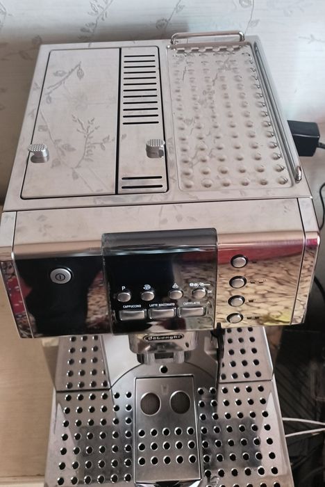 Продам Кофемашину Delonghi primadonna