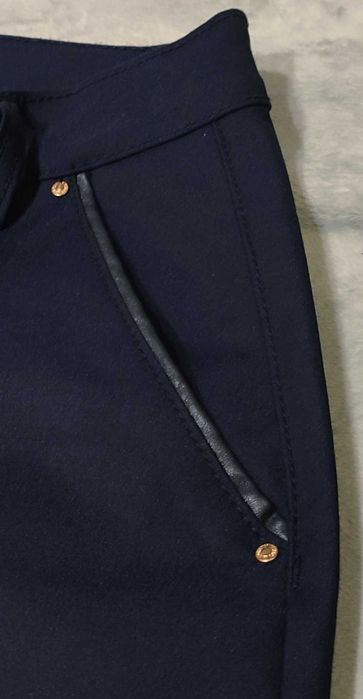 Granatowe spodnie damskie cygaretki Nice Toxic 1 rozm L 40