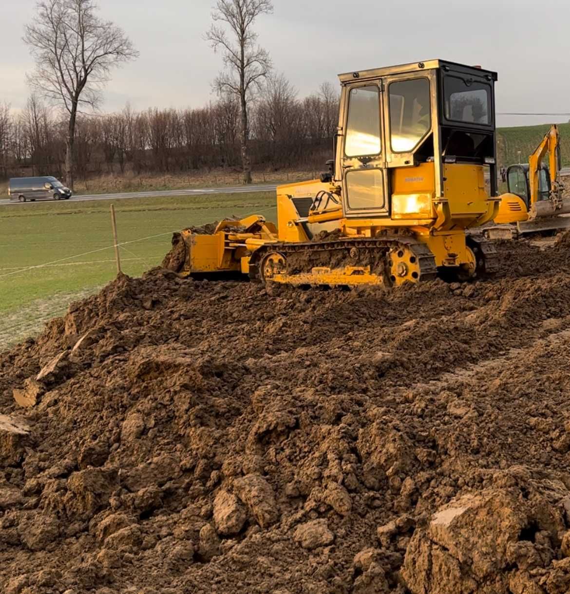 Przyłącza WOD KAN minikoparka miniladowarka kucie betonu parkingi