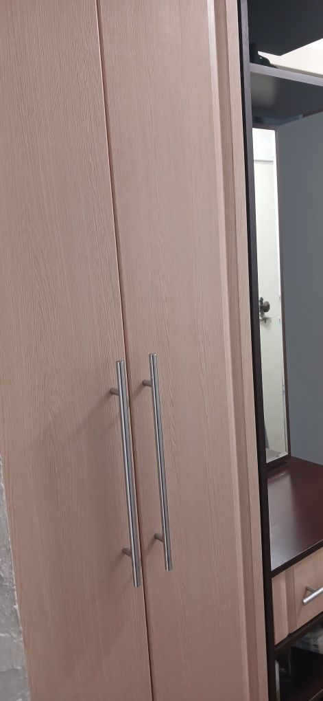 Продам прихожую с зеркалом