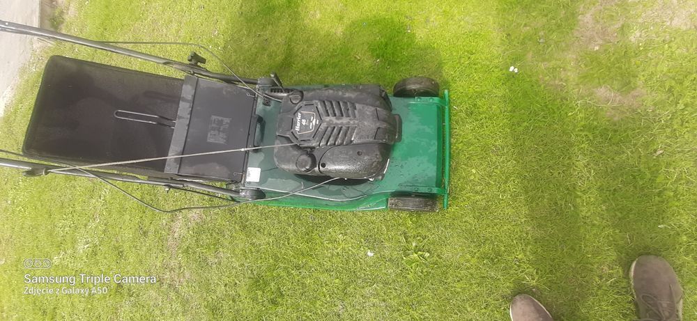 Kosiarka spalinowa.     Briggs stratton 6 km z napędem