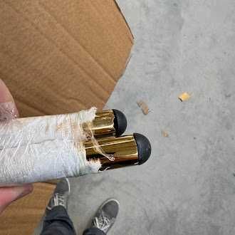 ZZ2024 - Krzesło do jadalni Adrano, welurowe, bezowe/złote nogi