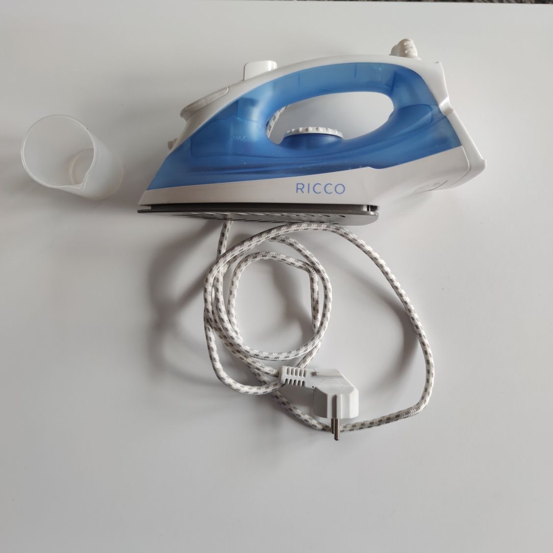 Żelazko parowe - RICCO 1200W