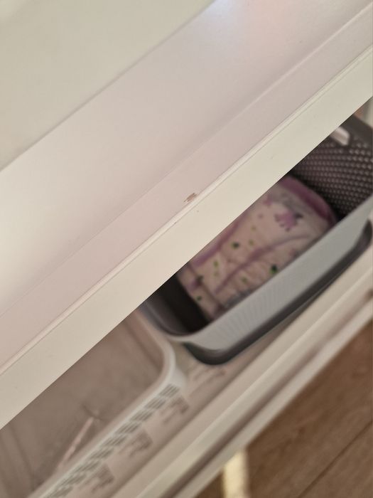 biały drewniany przewijak Gulliver ikea dwie półki z nakładką na przew