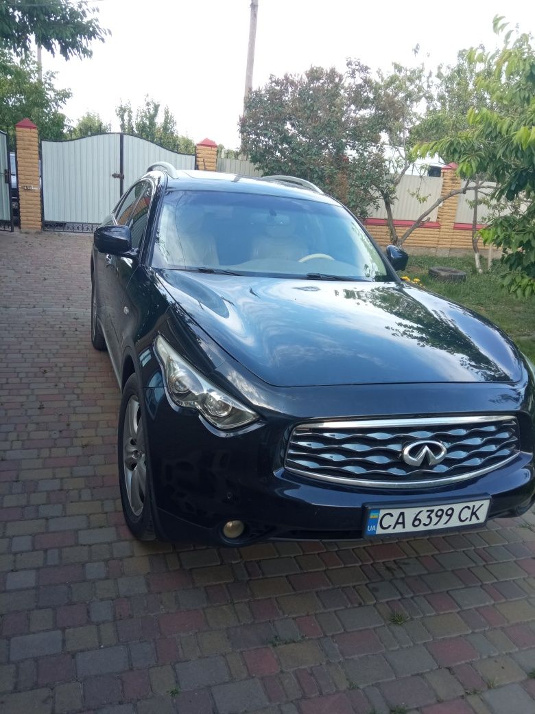 Infinity FX35 друге покоління семиступка автомат