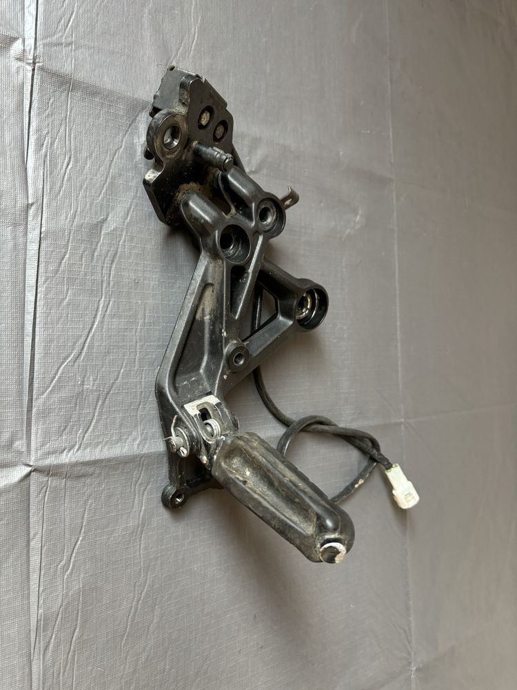 Set podnózek nóżka stopka YAMAHA YZF125 R 14-18