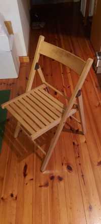 Drewniane krzesła składane