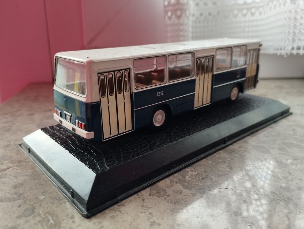 model IKARUS 260 Kolekcja KULTOWE AUTOBUSY PRL Skala 1:72. Autobus cie