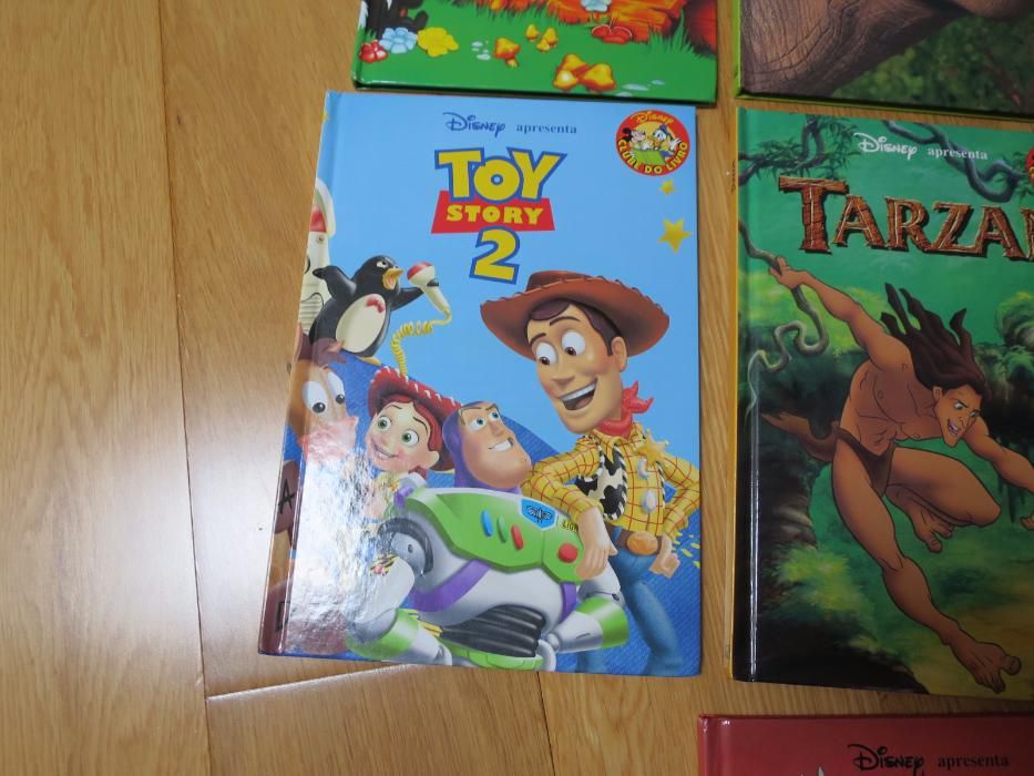 Vendo conjunto de 7 livros com histórias da disney