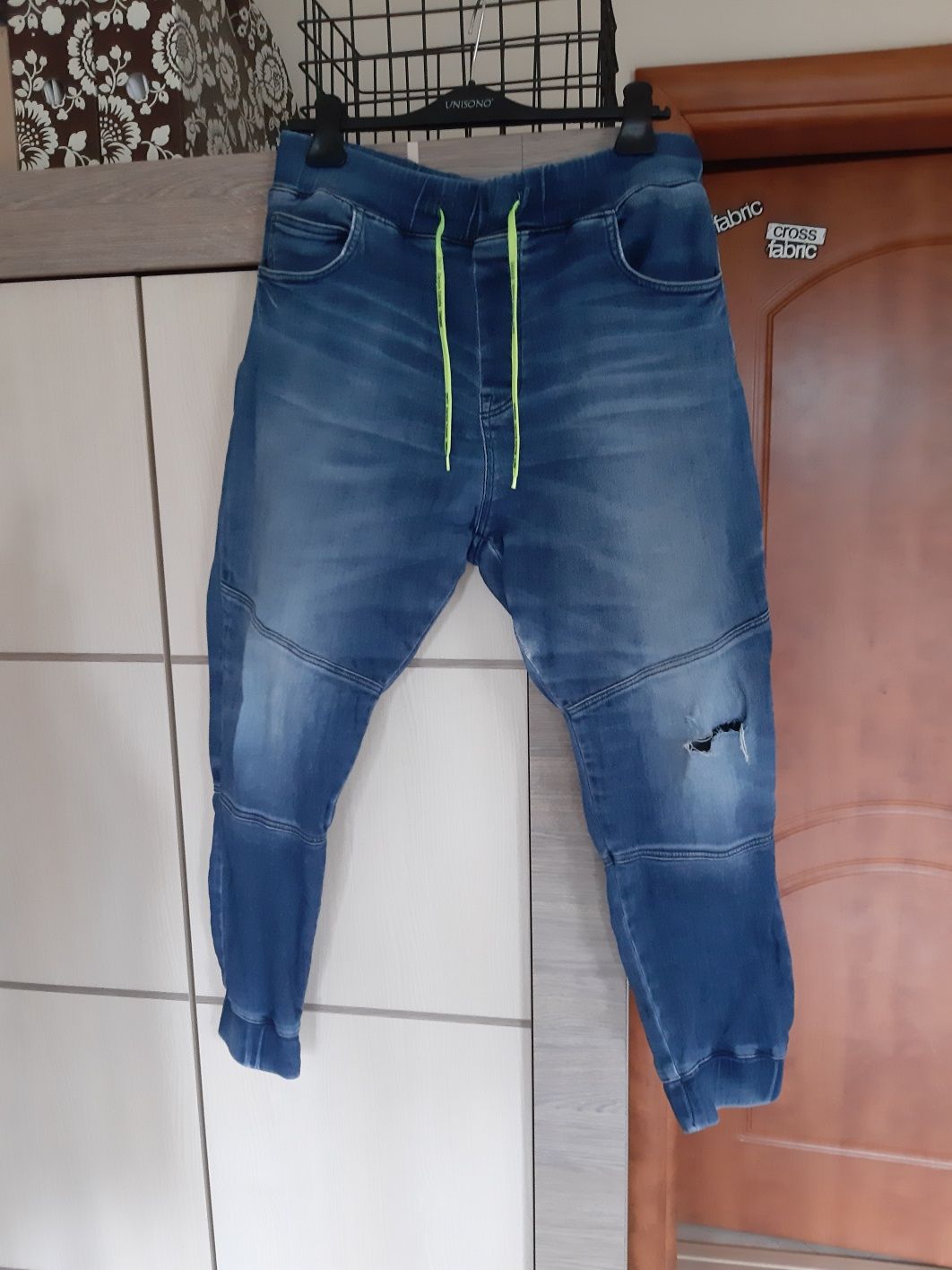 Joggery zara jeans xl przetarcia dziury spodnie męskie gumka tkmaxx dr