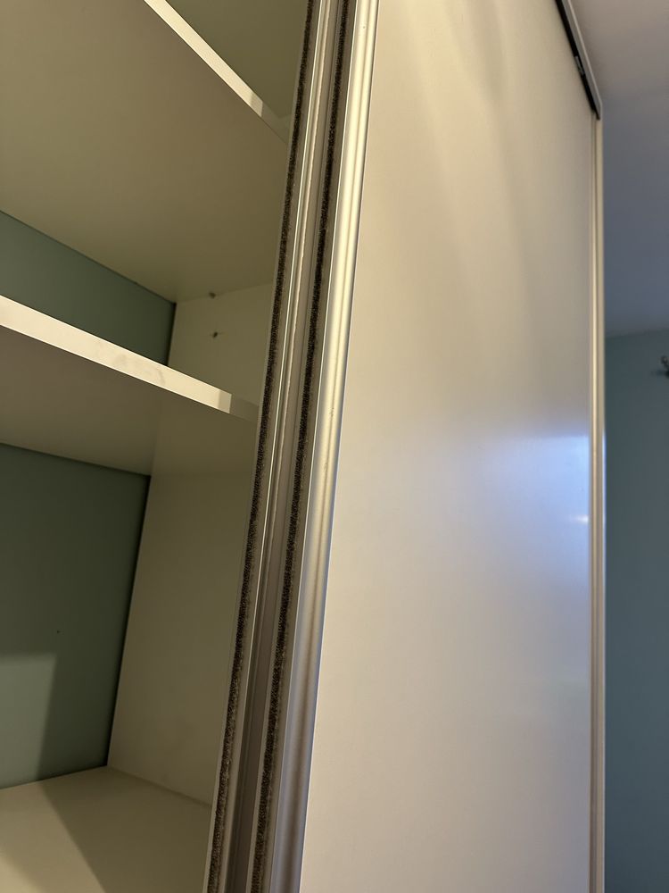 Sprzedam dużą białą szafe 280 cm x 265 cm trzy przesuwane drzwi