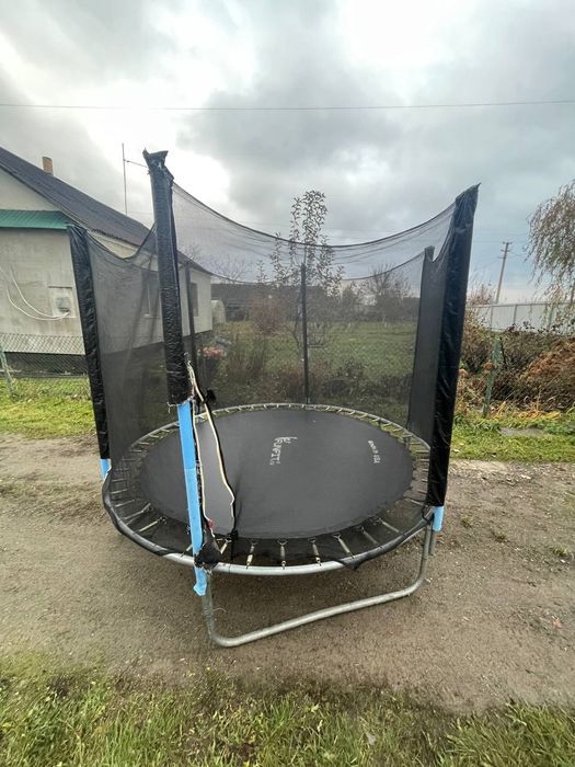 Продам батут в хорошому стані