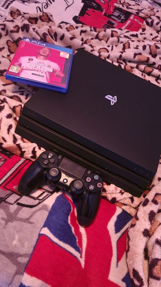 Ps4 Pro 1TB com caixa