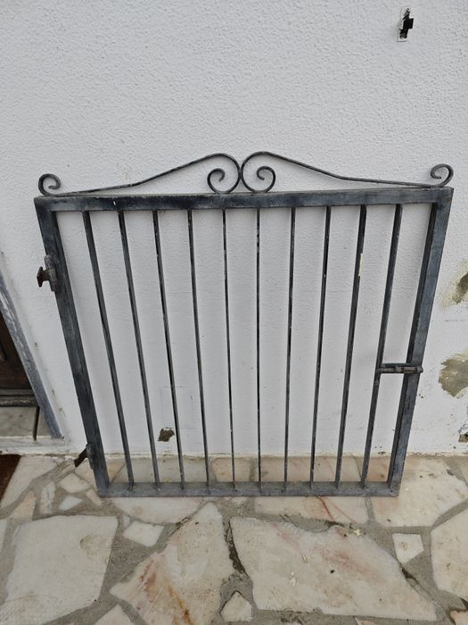Portão de ferro em bom estado