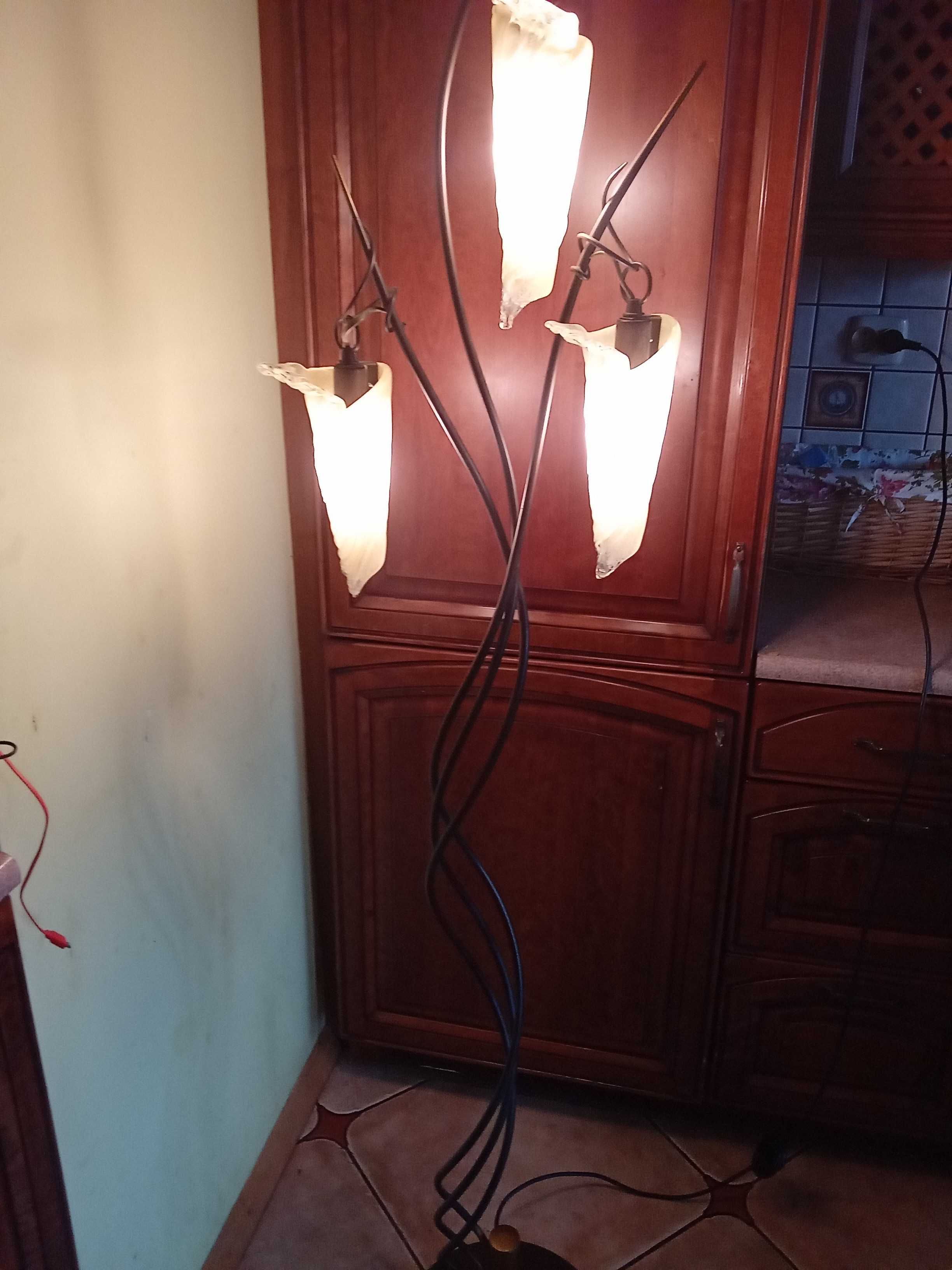 Lampa podłogowa stojąca