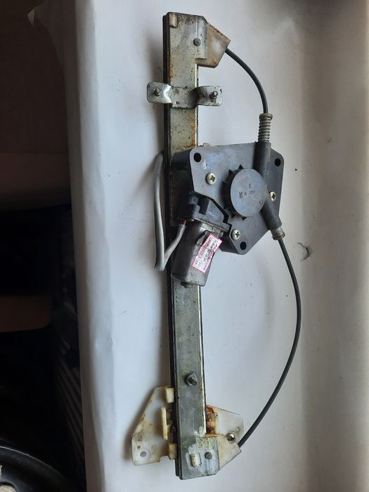 Скопідйомник задній правий електричний чана бенні chana benni