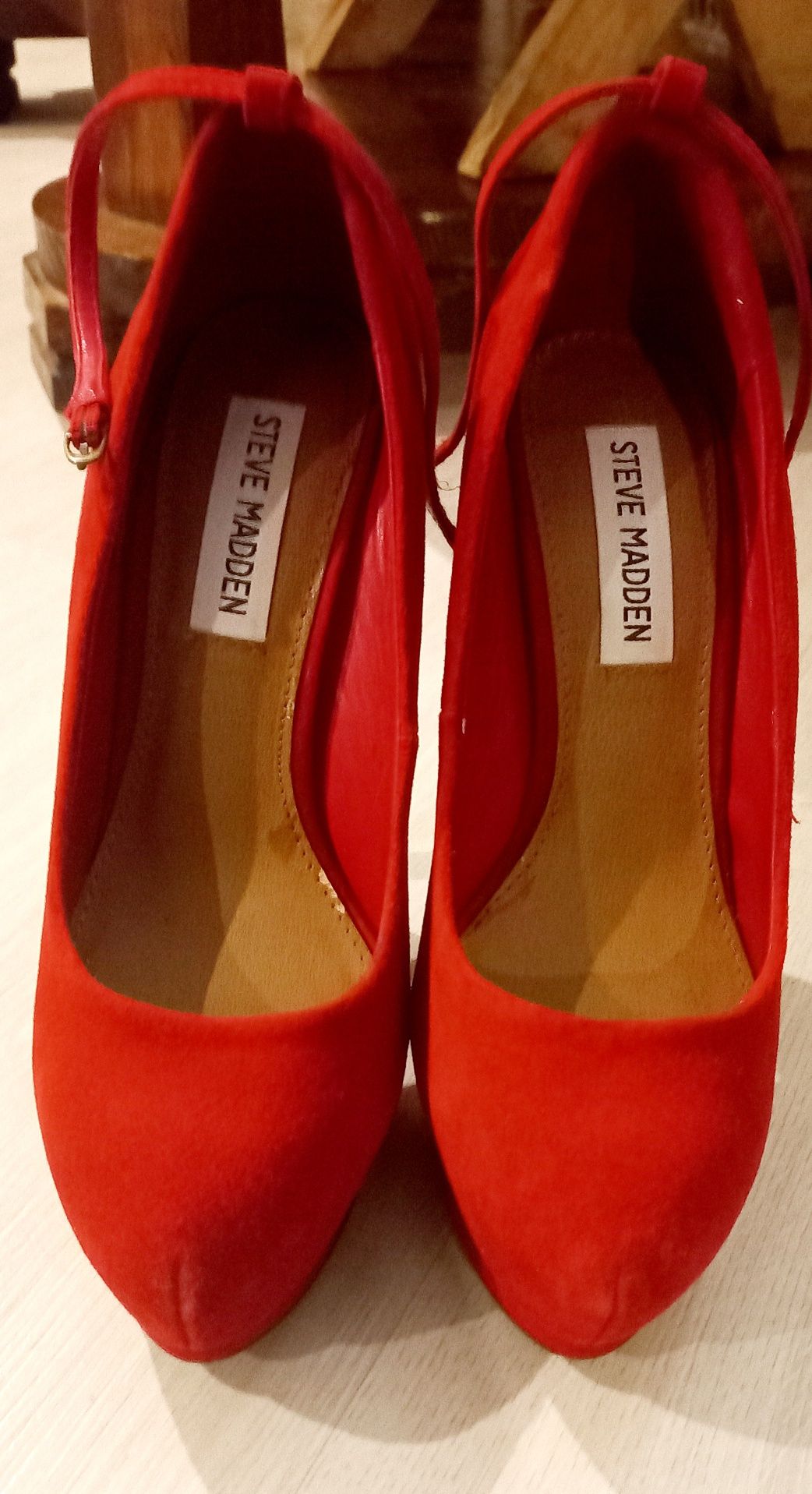 Туфлі жіночі червоного кольору