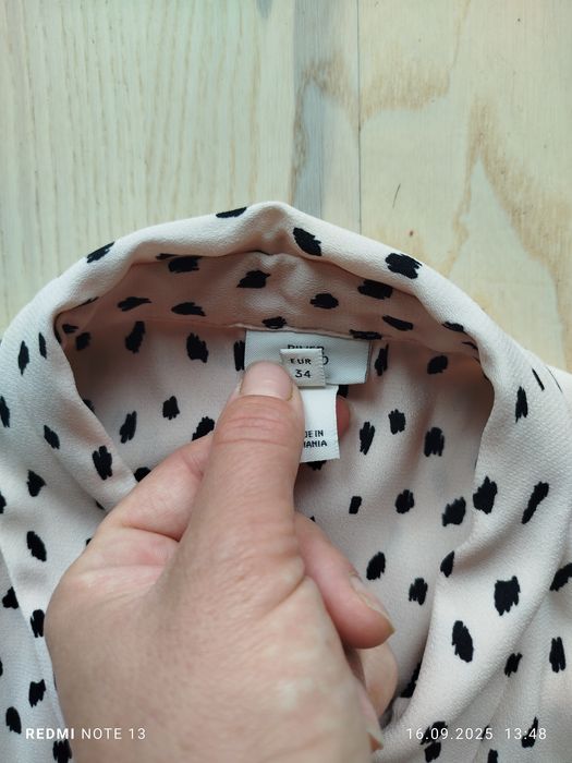 Przepiękna pudroworóżowa sukienka plamki groszki koszulowa z kołnierze