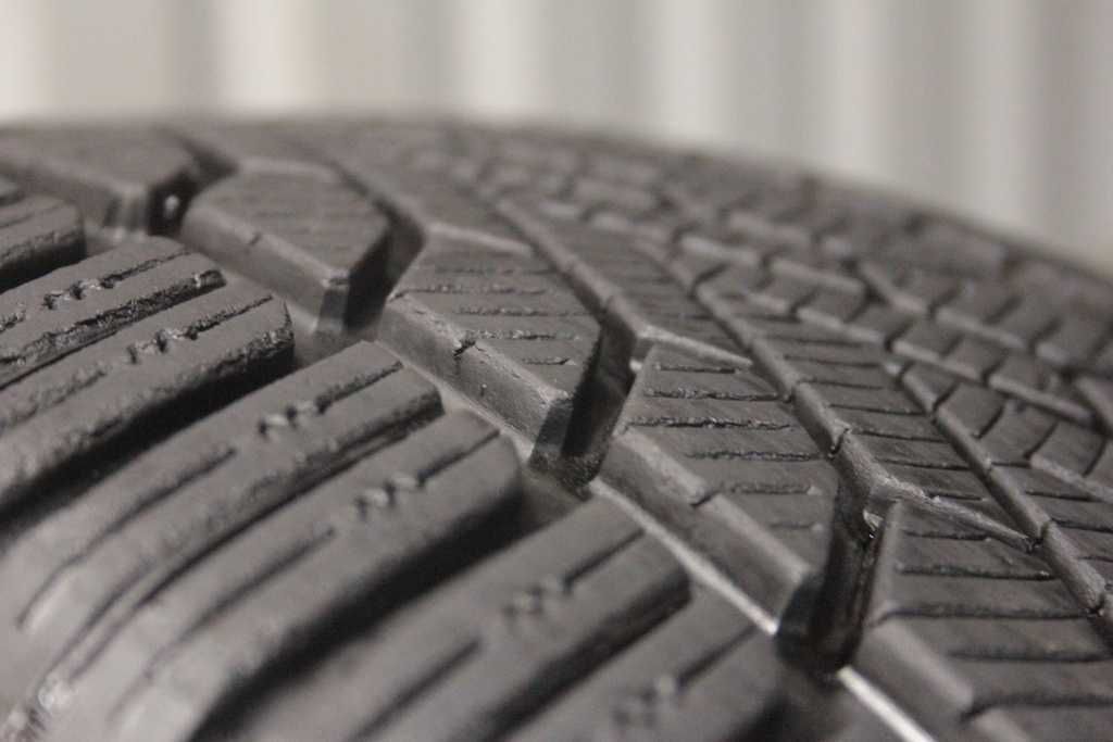 225/50/17 Semperit speed-Grip 225/50 R17 1x7,8mm