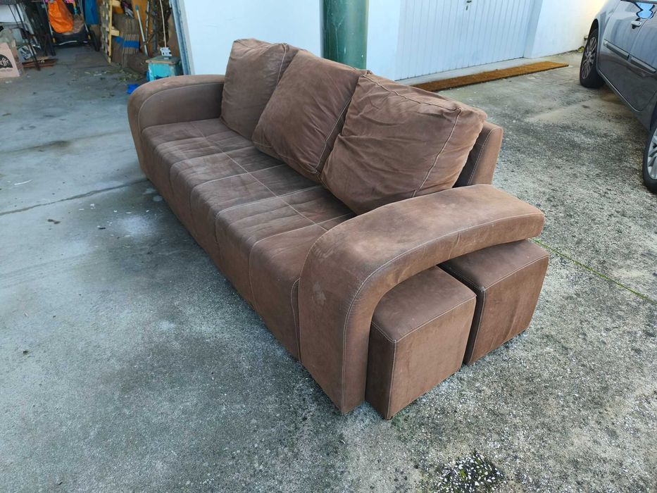 sofá 3 lugares com 2 pufs