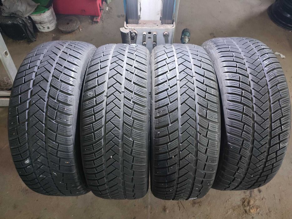 Opony zimowe 235/50r19 Vredestein cena za 4szt 6,5mm