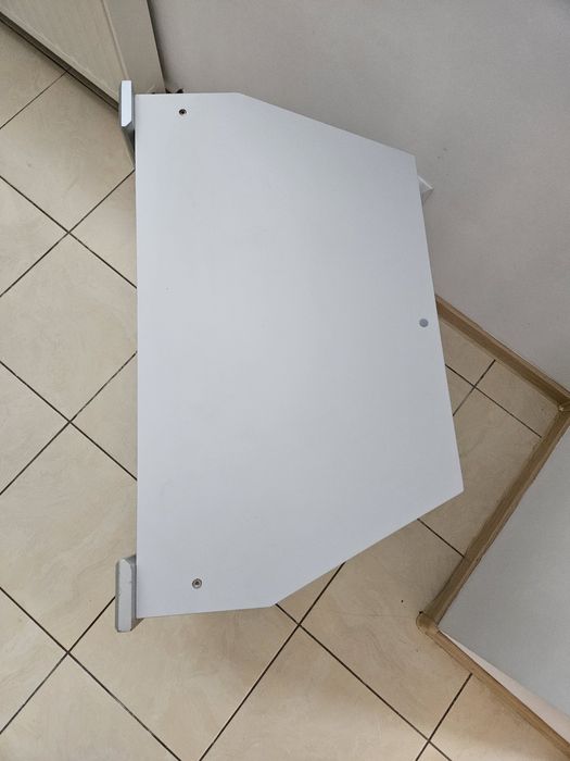 Szafką RTV że szklana półką