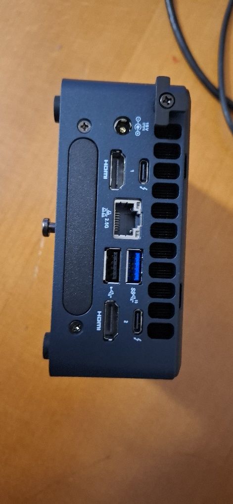 Mini PC Intel NUC11TNHi5000 – jak nowy!