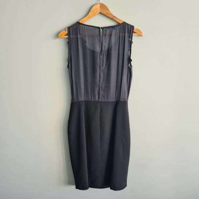 Tamanho M - peito 43 cm - cinta: 37 cm - anca: 54 cm - comprimento: 92