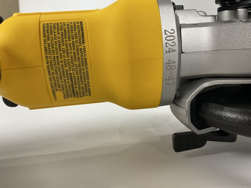 Акумуляторная бесщеточная дисковая пила DEWALT DCS571B ATOMIC 20V Max