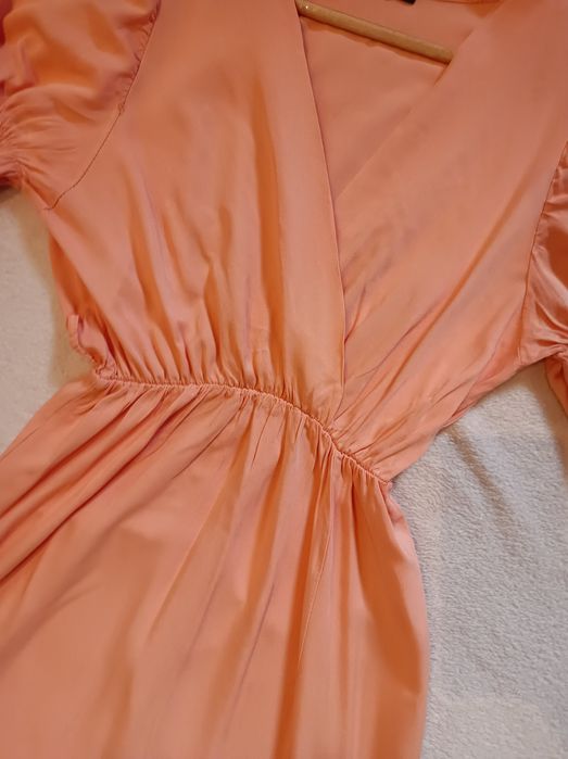 Sukienka firmy Boohoo łososiowa maxi midi