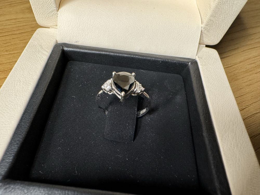 Кольцо перстень белое золото с синим сапфиром и бриллиантами
