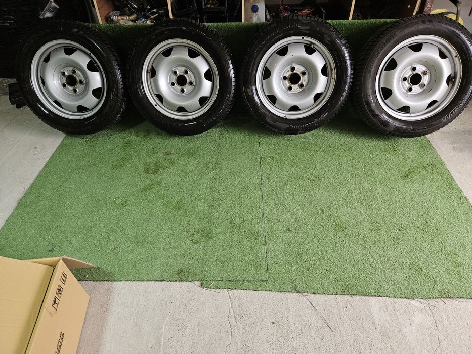 Sprzedam koła  Orginalne VW 5x120 17 z oponami Całorocznymi 235/55R17