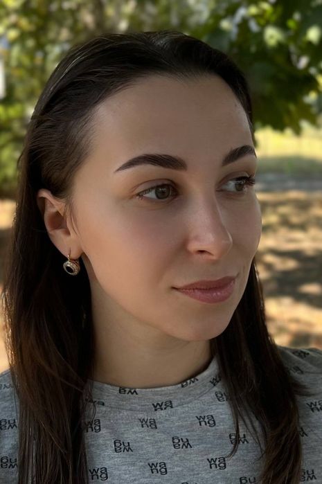 Брови - фарбування, корекція, ламінування.