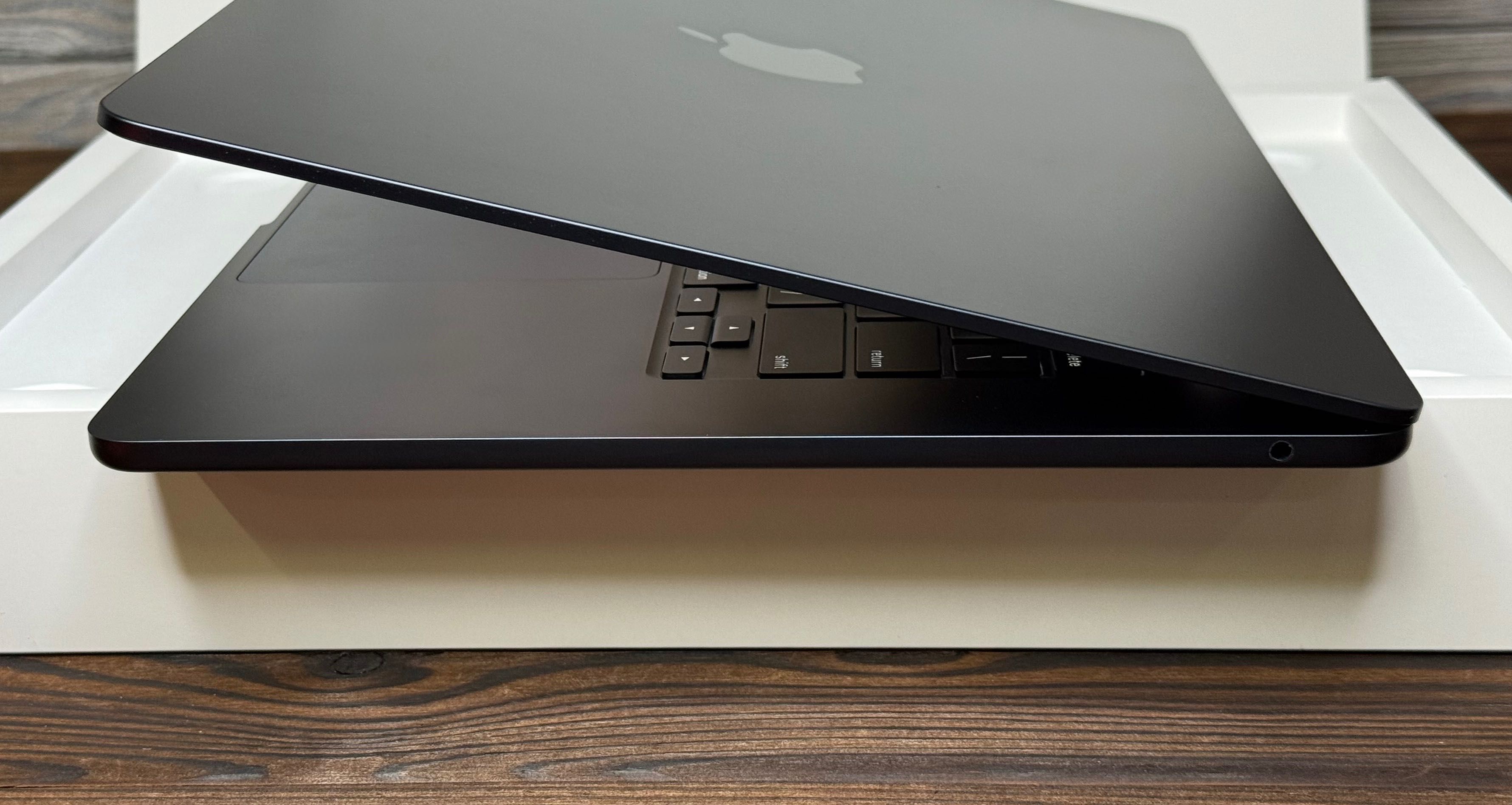 MacBook Air 15 2023 M3 8gb ram/ 512Gb (MRYV3) гарантия / магазин 970$