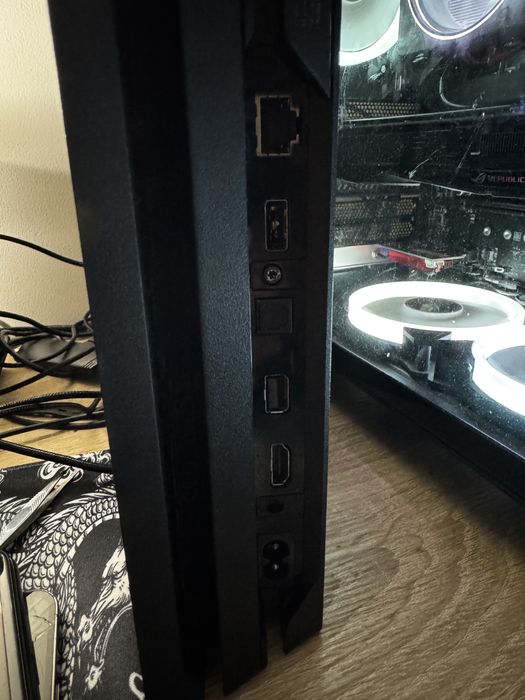 PS4 Pro 1TB + джойстик + 4 игры (FIFA 15/16/18/20) В хорошем состояние