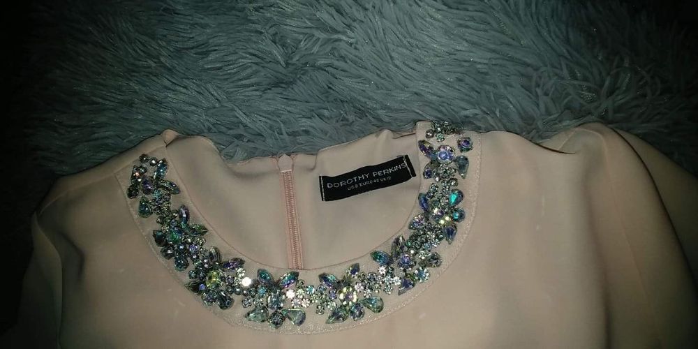 Sukienka różowa z ozdobnym dekoltem prosta Dorothy Perkins rozm. 40