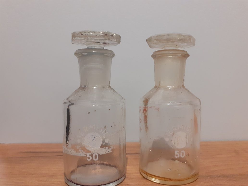 Zestaw 2 szklanych butelek laboratoryjnych na szlif. Pojemnośći 50 ml