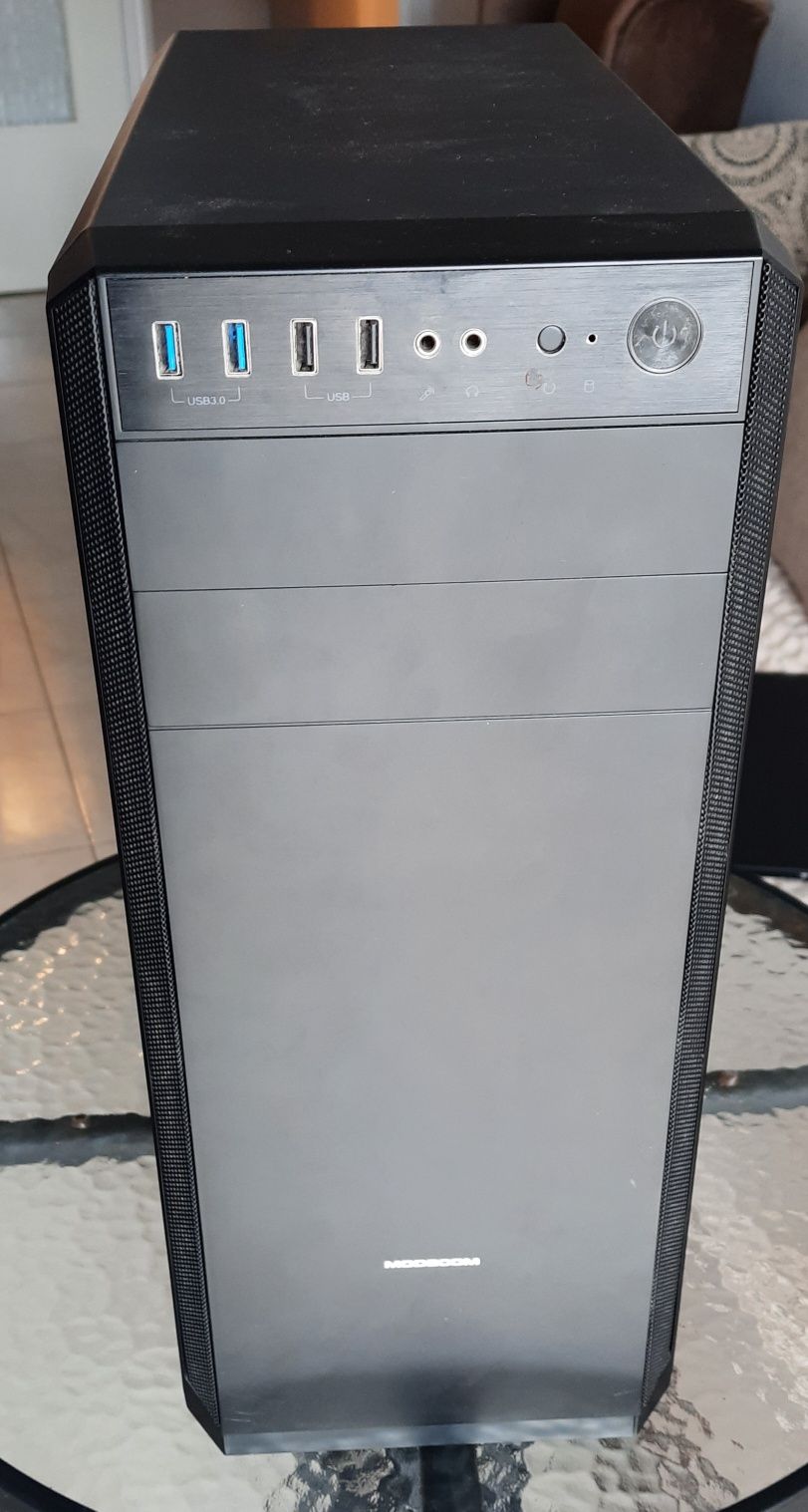 Komputer do pracy i mniej wymagających gier.