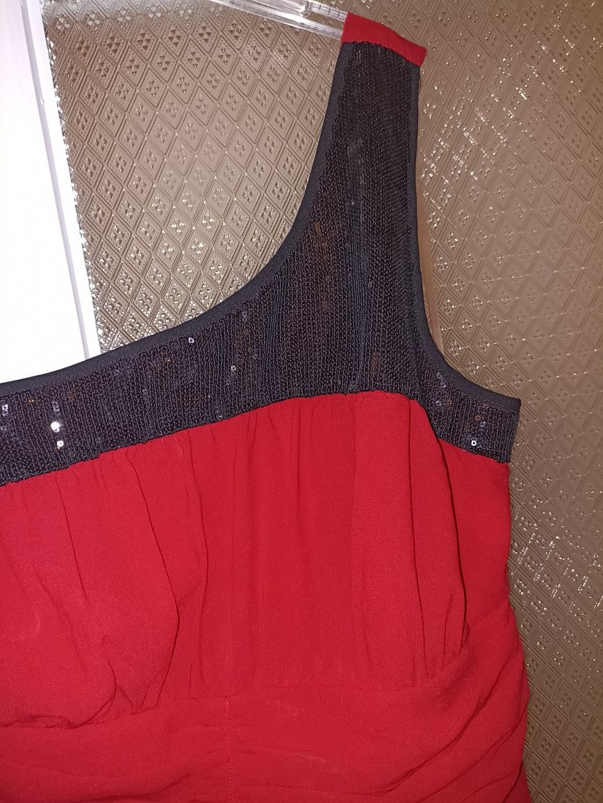 Czerwoną wieczorowa sukienka rozmiar 46