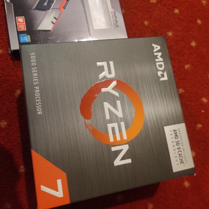 Gaming PC RTX 4070 SUPER + Ryzen 7 5800X3D + 32GB RAM + 2 Monitors