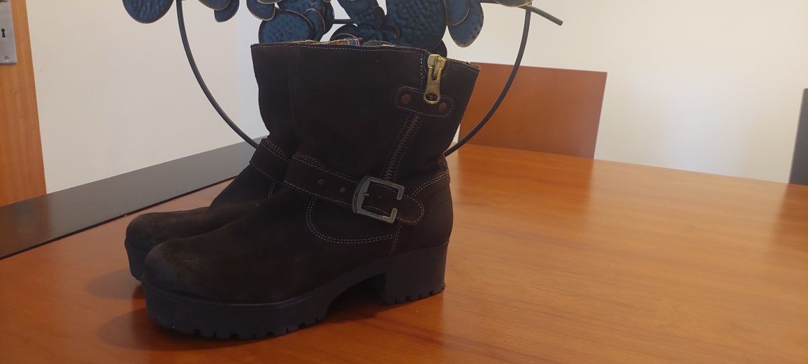 Botas novas de sra