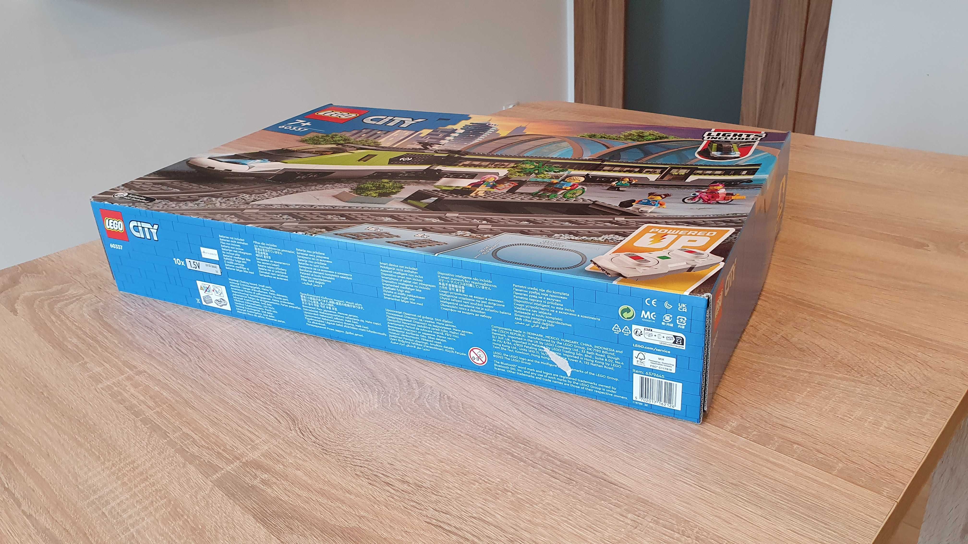 LEGO 60337 City - Ekspresowy pociąg pasażerski zielony na baterie