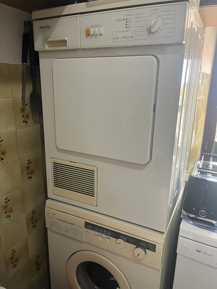 2 Maquinas ( 1 de lavar e 1 de secar)