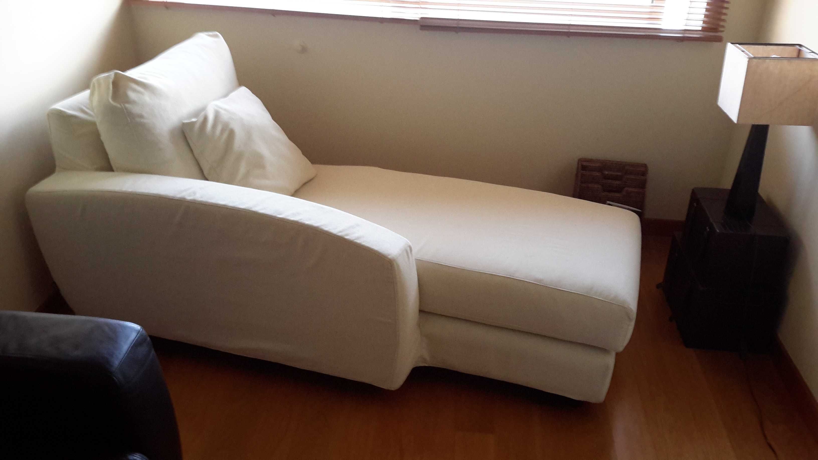 Chaise Long como nova de bom design e qualidade