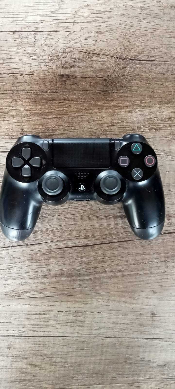 Konsola PlayStation 4 PRO z dodatkowym padem DUALSHOCK 4 oraz grą