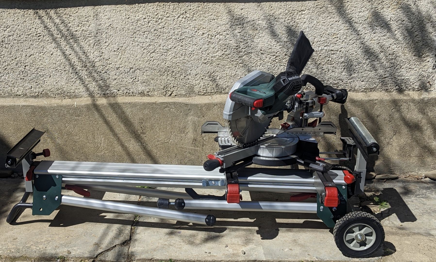 METABO KGS 305M + KSU 401 Торцовочна пила з столом