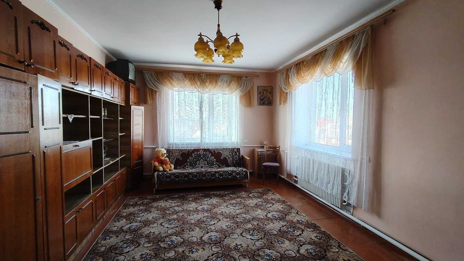 Цегляний будинок для дружної родини в чудовому зручному місці!